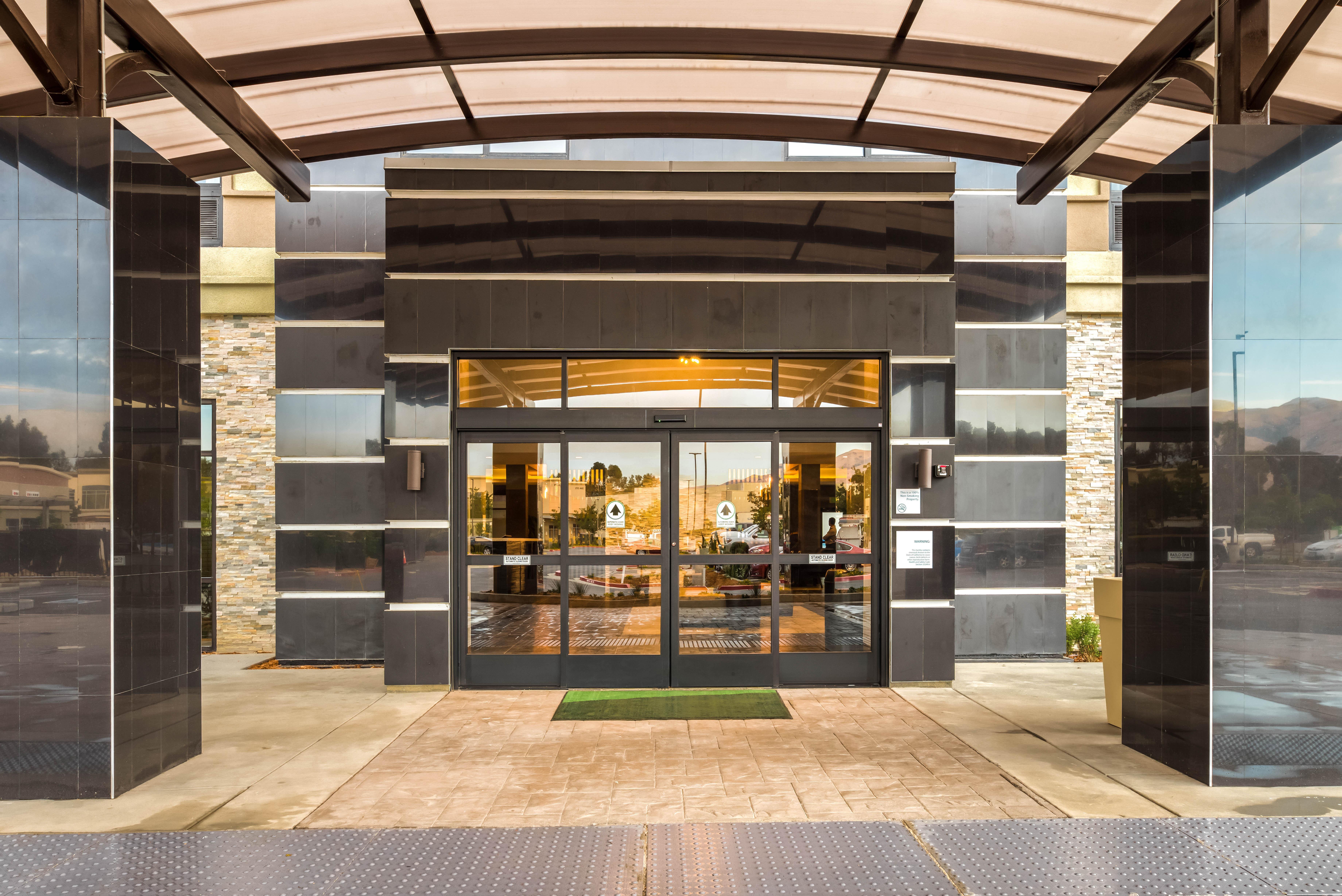 Holiday Inn Hotel & Suites Silicon Valley - Milpitas By Ihg Dış mekan fotoğraf